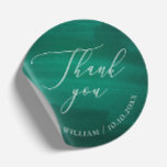 Elegant mörk grönt emerald-skript bröllop runt klistermärke<br><div class="desc">Elegantens manus bröllop tack för att du klisterat med i mörk grönt emerald,  djuphavets grönt färg. Lämpligt för temat sommarskog/skog eller grön bröllop.</div>