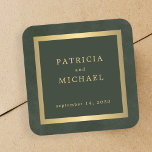 Elegant mörk grönt guld personligen bröllop fyrkantigt klistermärke<br><div class="desc">Modern klassisk mörk framträder grönt och faux guld minimalistisk typografi personligt bröllp till förmån för eller klistermärken på en vintage stil-antik,  osäker,  tittar bakgrund med faux metallic ram. Det finns ett lager med        -matchande bröllop i samlingen.</div>