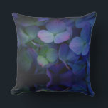 Elegant mörk moody lila blåa blommigtar vattenområ kudde<br><div class="desc">mörk av elegant moody lila blåa blommigtar vattenområden utomhus Pillow.</div>