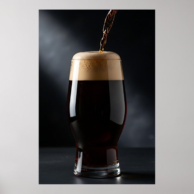 Elegant Mörk Öl i Tulip Glass Poster (Framsidan)