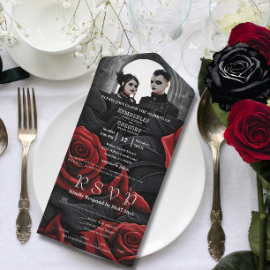 Elegant Mörk Red Gothic Ro på Black One Photo