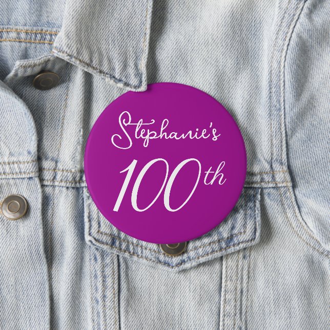 Elegant Mörk Rosa Monogram 100 födelsedagar Knapp (In Situ)