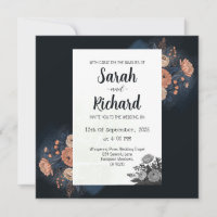 Elegant mörkblå blomdesign med persikofärgade acce