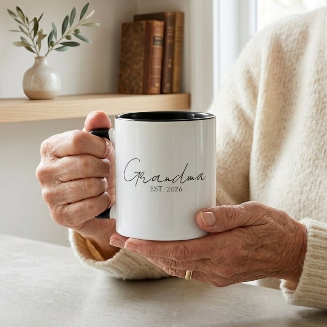 Elegant Mormor Grundad År Minimalt Skript Typsnitt Mugg (Skapare uppladdad)