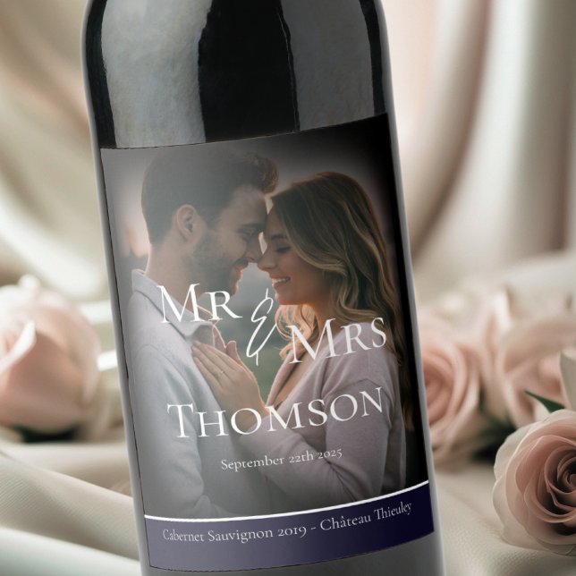 Elegant Mr & Mrs mörk Vinterbröllop Vinflaska Etikett (Skapare uppladdad)