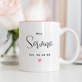 Elegant Mrs Script Rosa Bröllopsmonogram Två-Tonad Mugg