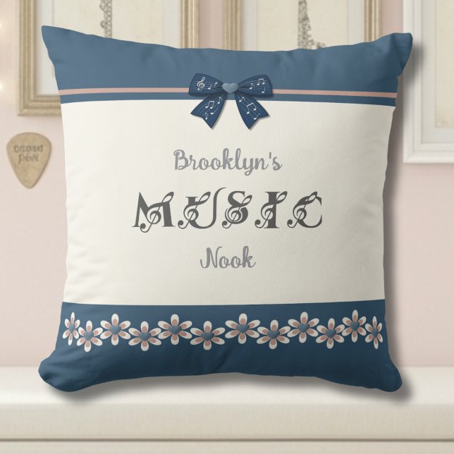 Elegant Musiker Blå Blommig Musikhörna Kudde (Elevate her practice space with an adorable 'Music Nook' pillow. )