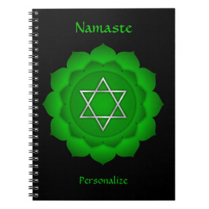 Elegant Namaste Grönt Heart Chakra Personalize Anteckningsbok