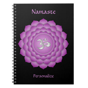 Elegant Namaste Violet Krona Chakra Personalize Anteckningsbok