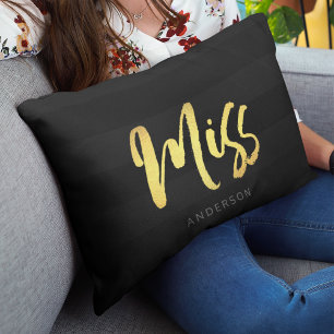 Elegant Namn Faux Guld Miss Black Rand Lumbarkudde