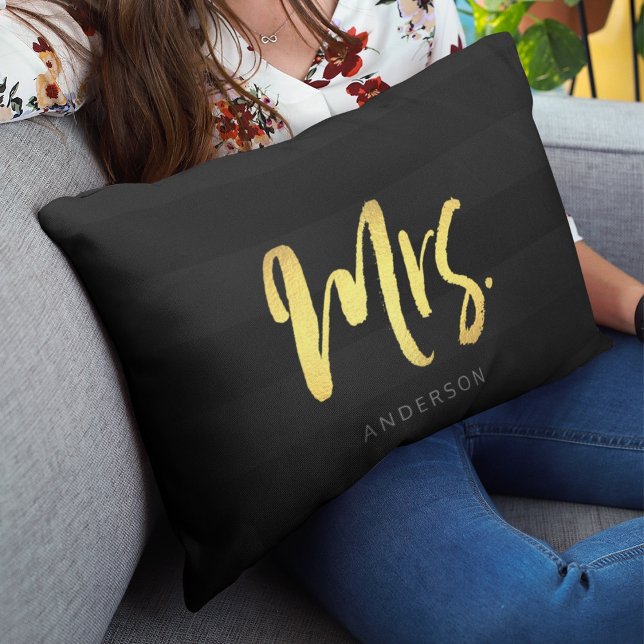 Elegant Namn Faux Guld Mrs. Black Rand Lumbarkudde (Skapare uppladdad)