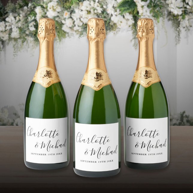 Elegant Namnteckning skript i svartvitt Bröllop (Elegant Signature Script Black And White Wedding Sparkling Wine Label)