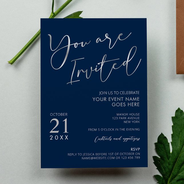 Elegant Navy Blue & Silver Script Company Party Inbjudningar (Elegant navy blue and faux silver business event invitations with calligraphy fonts and your logo)