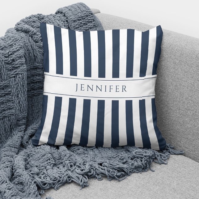 Elegant Navy Blue & White Rand Mönster Namn Kudde (Skapare uppladdad)