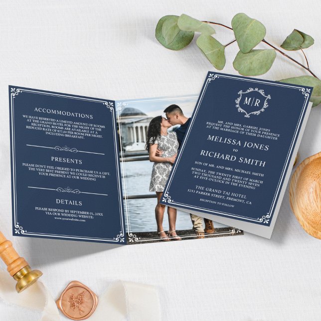Elegant Navyblå och Vit Monogram Bröllop Inbjudan (Skapare uppladdad)