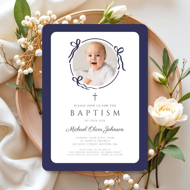 Elegant Navyblå Slöja Foto Pojke Dop Inbjudningar (Elegant Navy Blue Bow Photo Boy Baptism Invitation)