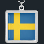 Elegant Necklace med Flagga av Sverige Silverpläterat Halsband<br><div class="desc">Visa ditt svenska pride med vårt exquisite necklace med flagga Sverige! Detta häpnadsväckande halsband är mer än bara ett vackert tillbehör, det är en firande av svensk kultur och identitet. Den sjudande utformningen visningar på ett framträdande sätt den ikoniska svenska flagga, skapar det ett meningsfullt sätt att uttrycka kärlek för...</div>