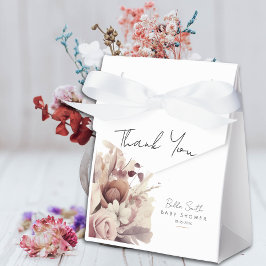 Elegant Neutral Gold Cradle Baby Shower Presentaskar