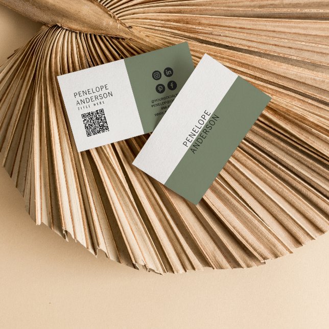 Elegant Neutralt Grönt QR Code Boho Chic Modern Visitkort (Skapare uppladdad)