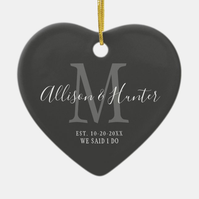 Elegant Newlyweds Etablerade Monogram Namn Heart Julgransprydnad Keramik (Framsidan)