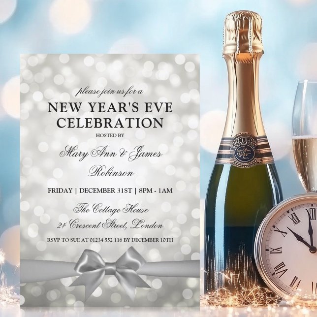 Elegant nyårsafton Silver Bokeh-ljus Bow Inbjudningar (Elegant New Years Eve Silver Bokeh Lights Bow Invitation)