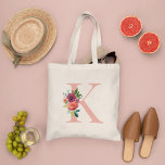 Elegant  och Burgundy Blommigt Monogram Initial Tygkasse<br><div class="desc">Elegantens anpassningsbar i säcken har en vacker blommigt i bukett,  merlot och persikor med grönt innehåll. Anpassa färgaden ro guld/ rosa med ett första eller ett efternamn. Gör en unik gåva till dina brudtärnor och andra medlemmar i brudens sida.</div>