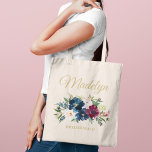 Elegant  och Burgundy Blommigt Monogram Namn Tygkasse<br><div class="desc">Elegantens anpassningsbar i väskan har en vacker blommigt med vattenfärg arrangemang i marinblått,  burgsamt,  merlot och  rosa med grönt. Anpassa färgaden i guld med ett första namn i kalligrafiskript med brudens sida eller annan text. Gör en unik gåva till dina brudtärnor och andra medlemmar i brudens sida.</div>