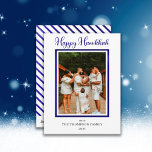 Elegant och Classy Faux Foil Photo Lycklig Hanukka Julkort<br><div class="desc">Elegant- och klassbildens vita och fingerade folie "Lycklig Hanukkah" med framsidan ett fingerat blått ram på fotona och hälsning,  "Lycklig Hanukkah" även i fingerat blått folie med fingerat blåfolie och vitt diagonalt rand på baksidan. Sammansatt design efter Helgdag Hearts Design (reserverade höger) med platshållarfoto via Unsplash.</div>