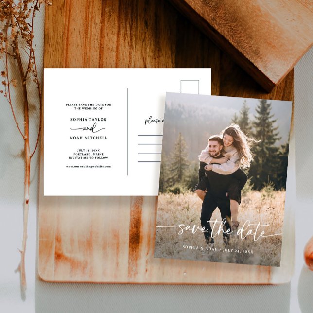 Elegant och foto | Spara datum Meddelande Vykort (A chic and elegant wedding save the date card with your favorite photo and modern script)
