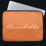 Elegant Orange Handskriven Anpassningsbar Namn<br><div class="desc">Den här bärbara anpassningsbarna fodral har ditt namn i ett vackert handskrivet skript med text på en snyggt Bakgrund för bränd Orange. Underbar presentidé.</div>
