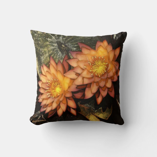 Elegant Orange Vatten Lilies Kudde (Framsida)