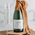 Elegant Originalskript Monogram Classic Bröllop<br><div class="desc">Elegant Den ursprungliga Bröllop-etiketten Monogram Classic Vin har ett känsligt tecken och initialer,  tillsammans med briden och triomens namn och bröllop.</div>