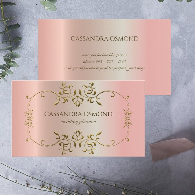 Elegant Ornate Guld Ram om Rosa Metallic Visitkort (Skapare uppladdad)