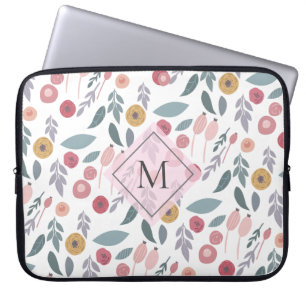 Elegant Pastel Blommönster Monogram Laptop Fodral