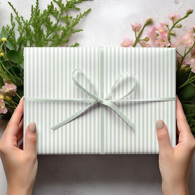Elegant Pastel Grönt och White Thin Rand Presentpapper (Elegant Striped Wrapping in Pastel Green & White. Chic & Timeless. For All Occasions and  All Ages.)