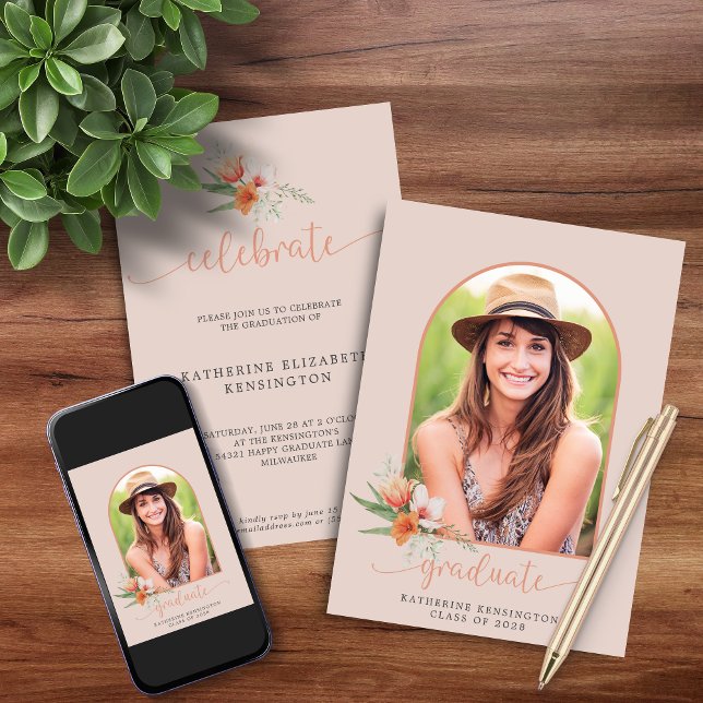 Elegant Peach Blommigt Boho Arch Photo Studenten Inbjudningar (Elegant Peach Floral Boho Arch Photo Graduation Invitation Announcement with Instant Download Option)