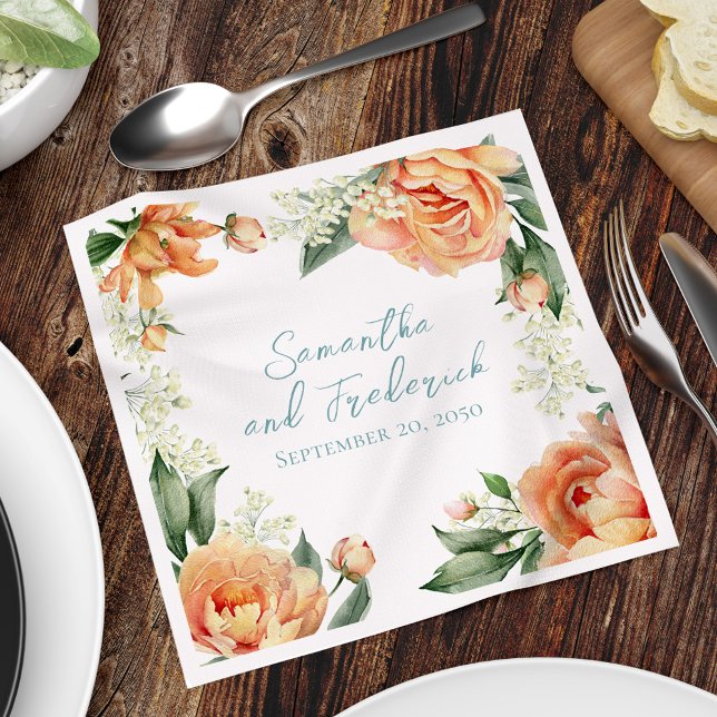 Elegant Peach Bröllop Anpassningsbar Blommigt Pappersservett (Elegant wedding cocktail napkin with peach floral accents. )