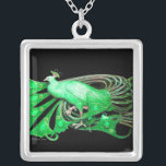 ELEGANT PEACOCK IN GRÖNT AND BLACK SILVERPLÄTERAT HALSBAND<br><div class="desc">Färgstark och klassad design med ljusa 3D-stenar Digital grafisk design av Bulgan Lumini. Del från den nya samlingen ARCADIA .</div>