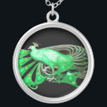 ELEGANT PEACOCK IN GRÖNT AND BLACK SILVERPLÄTERAT HALSBAND<br><div class="desc">Färgstark och klassad design med ljusa 3D-stenar Digital grafisk design av Bulgan Lumini. Del från den nya samlingen ARCADIA .</div>