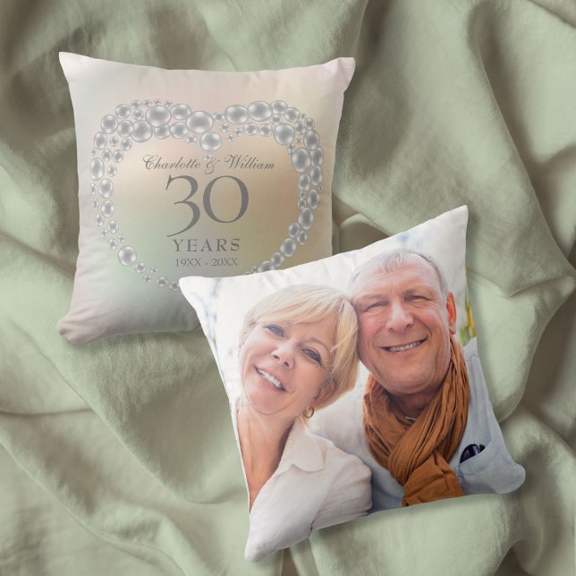 Elegant Pearl 30:e Bröllop-årsfoto Kudde (Elegant Pearl 30th Wedding Anniversary Photo Throw Pillow)