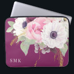 Elegant  Peony Eucalyptus Blommigt Monogram Laptop Fodral<br><div class="desc">Elegant Peony Eucalyptus Blommigt Monogram Laptop sleeve med en modern, chic bouquet av peonier, ranunculus, anemoner, hydrangea och baby andedräkt, omgiven av botaniska grey- och eukalyptus löv och accentuerad av chic guld foilstammar. Din anpassningsbar gör detta till perfekten laptop sleeve för din chic estetisk. Kontakta oss på cedarandstring@gmail.com om du...</div>