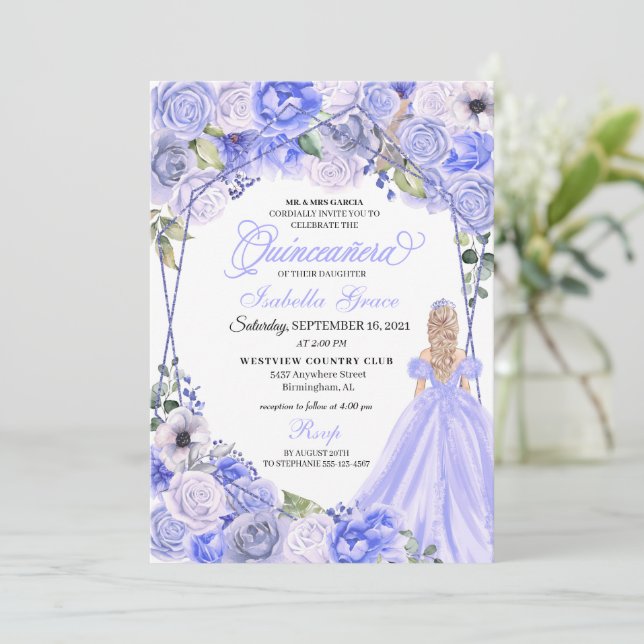 Elegant Periwinkle Blue Blommigt Quinceanera Inbjudningar (Stående Fram)