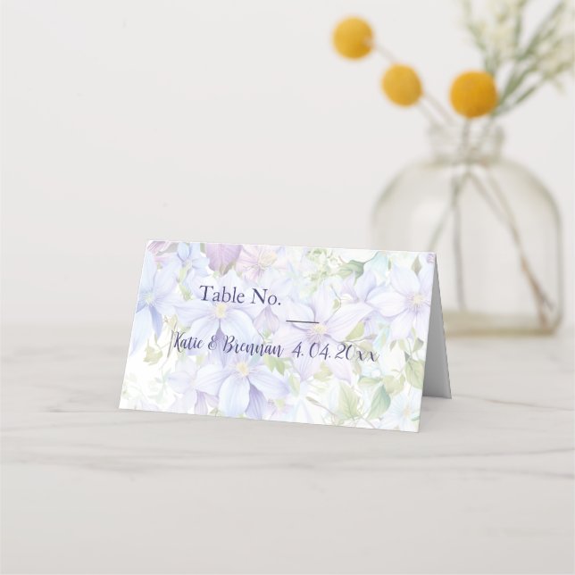 Elegant Periwinkle Clematis Bröllop Placeringskort (Framsida)