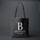 Elegant Personlig Bridesmaid Monogram och Namn Tygkasse<br><div class="desc">Elegant Personlig Bridesmaid Gifts med personlig bridesmaias monogram,  namn och titel i klassiskt serif font stil på svart bakgrund. Även perfekt för maid of honor,  blomsterflicka,  budens mamma med mera.</div>