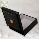 Elegant personlig monogram namn-skript svart minnesask<br><div class="desc">Luxubergarkivsaksboxen tittar engrammad snyggt personlig med en faux guld-metallisk glitter-kvadrat av koppar och linjer över en snyggt med svart läderbakgrund av klass svart.          Anpassa det med ditt namn och monogram initialer.</div>