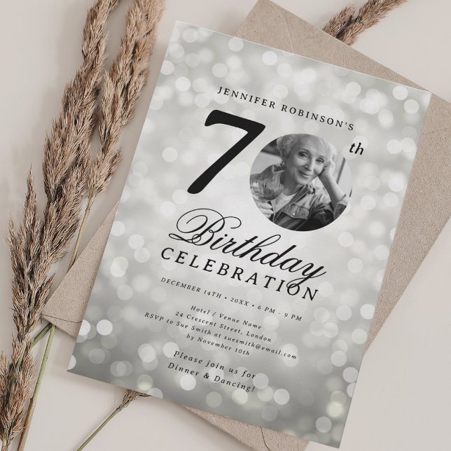 Elegant Photo 70:e Födelsedagsfesten Silver Bokeh Inbjudningar (Elegant Photo 70th Birthday Party Silver Bokeh Invitation)