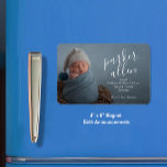 Elegant Photo Baby Birth Announcement Large Magnet<br><div class="desc">Elegant söta födelsemeddelanden har ett nyfött foto i fullt Bleed, din baby namn och födelsestatus med vit chic. *Använda ett vågrät foto eller skörd ett foto till en kvadrat med baby på den lämnat halvan av meddelandet innan du överför det. **Live Design Service kan hjälpa dig med designlayouten om det...</div>