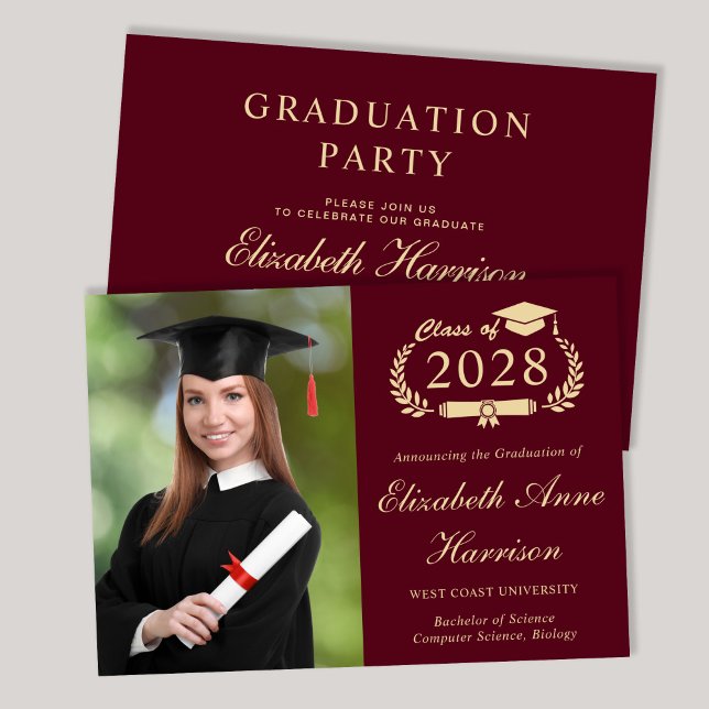 Elegant Photo Burgundy College Graduation Party Inbjudningar (An elegant college graduation party invitation to celebrate the graduate's achievements)