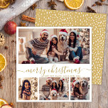 Elegant Photo Collage Guld-skript Snöjul Julkort<br><div class="desc">Minimalistiskt Modern Elegant Calligraphy White och Guld 4 Photo Collage God jul Calligraphy Script Helgdag Card. Den här festiva, imimalistiska, vismatiska 4 (4) fotokortsmallen innehåller en söt fotokollage och säger "God jul"! Texten "God jul" hälsning är skriven i ett vackert handsbrev där man snabbt byter svan i guld mot den...</div>