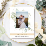 Elegant Photo Greenery Bröllop Beige Tan Tack<br><div class="desc">Tack vare fotot i eleganten bröllop har du ett platt kort med en vattenfärgsgrej som visar din bild. Beige tan rand visar tack för ert budskap. Tillbaka med ett vackert grönt monogram med par initialer. Möjlighet att ta emot kort med ett eget utskrivet meddelande på baksidan eller att radera vårt...</div>